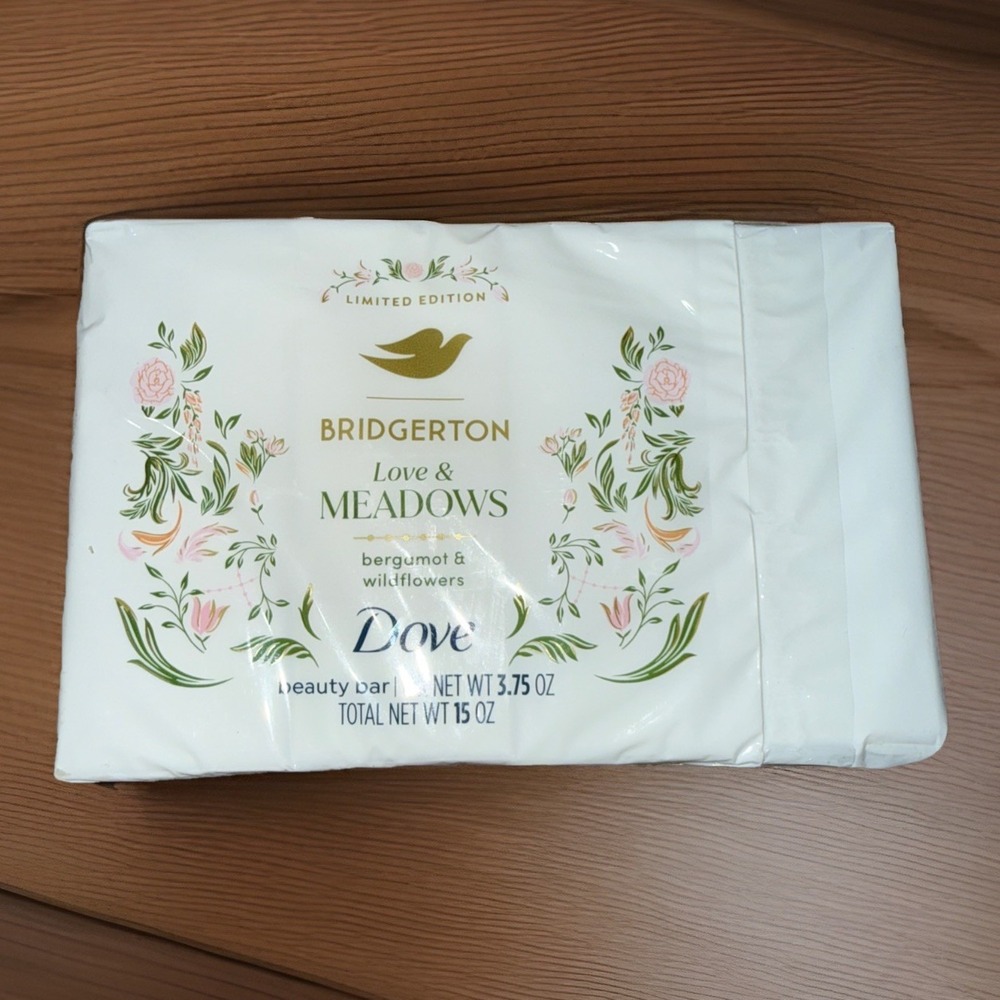 Dove x BRIDGERTON Limited Edition Love & Meadows Soap 4-pack Beauty Bars